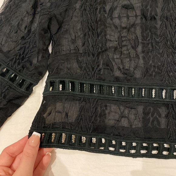 Lace Cropped Blouse - Picture 6 of 8